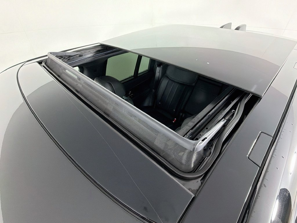 New 2027 Santorini Black Land Rover SE image 23
