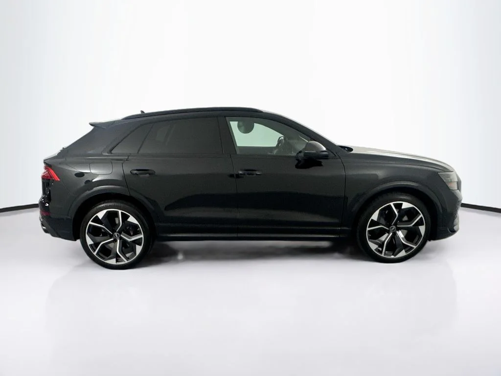 Used 2023 Mythos Black Metallic Audi 4.0T image 4