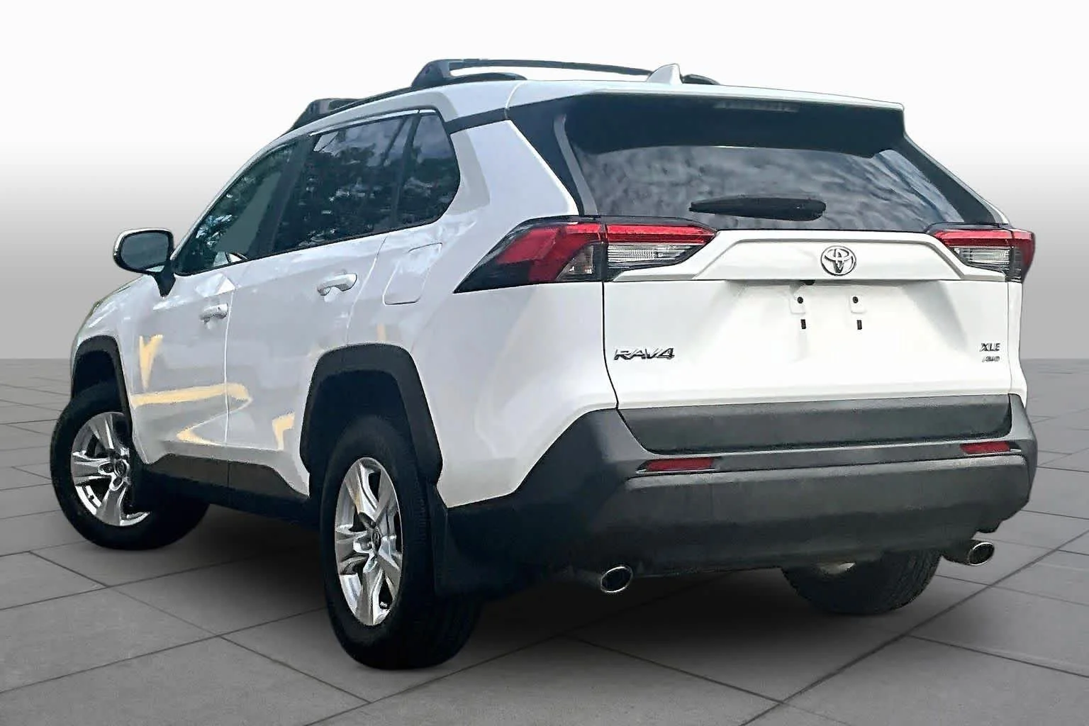 Used 2020 Super White Toyota XLE image 12