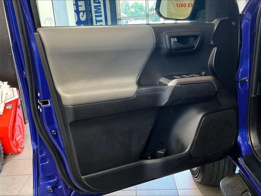 Used 2023 Blue Toyota SR5 image 9