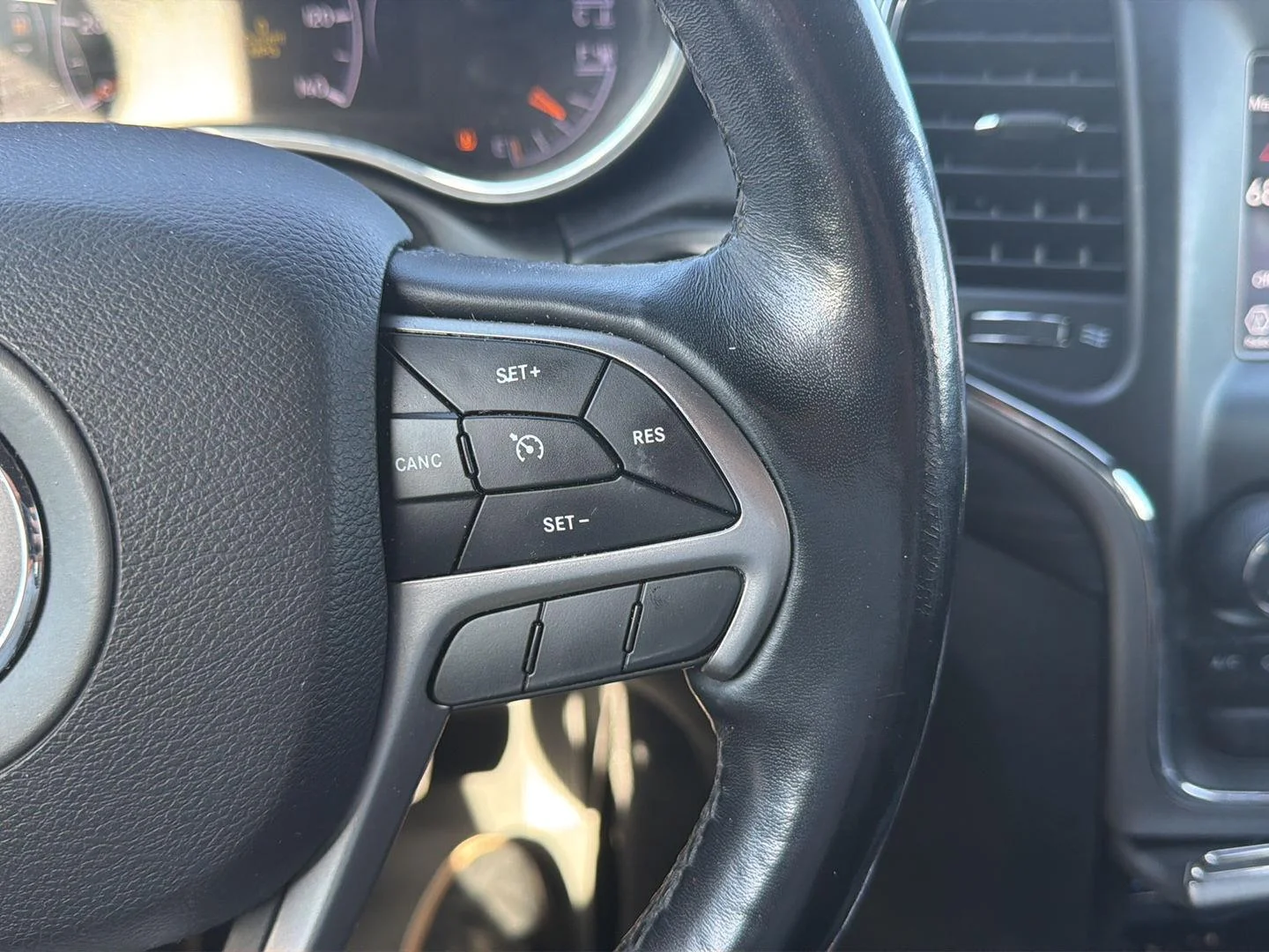 Used 2021 Granite Crystal Metallic Clearcoat Jeep Laredo E image 15