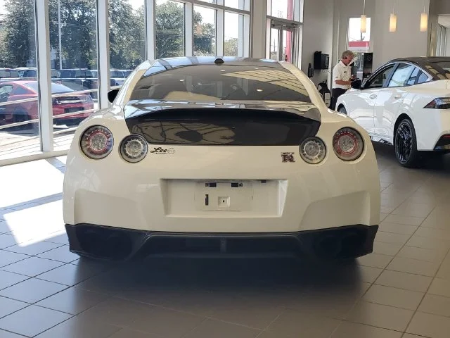 Used 2014 White Nissan Track Edition image 6