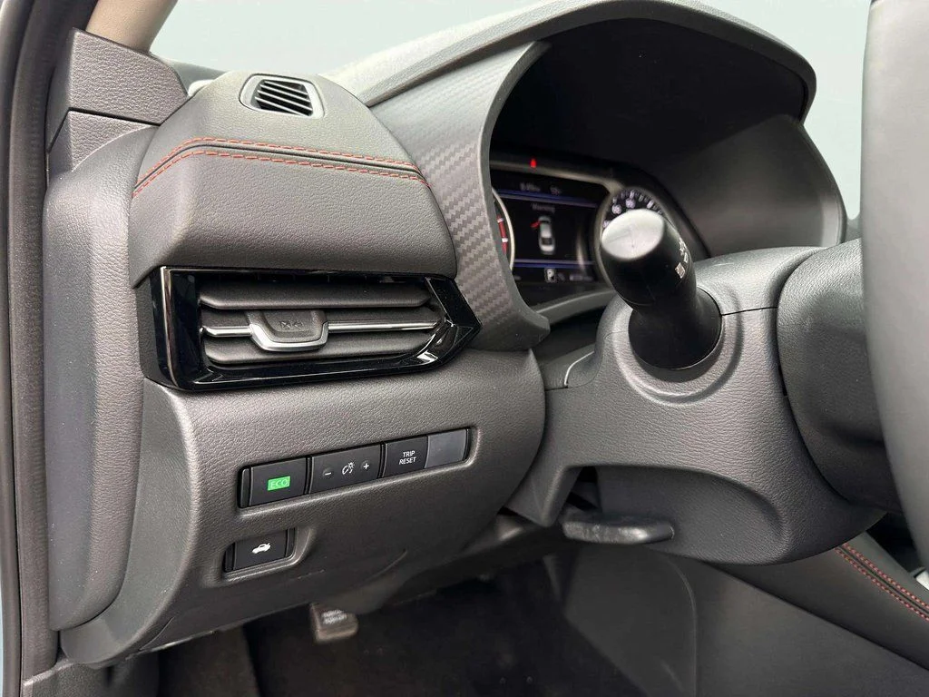 New 2025 Two-tone Atlantic Gray Metallic / Super Black Nissan SR image 28