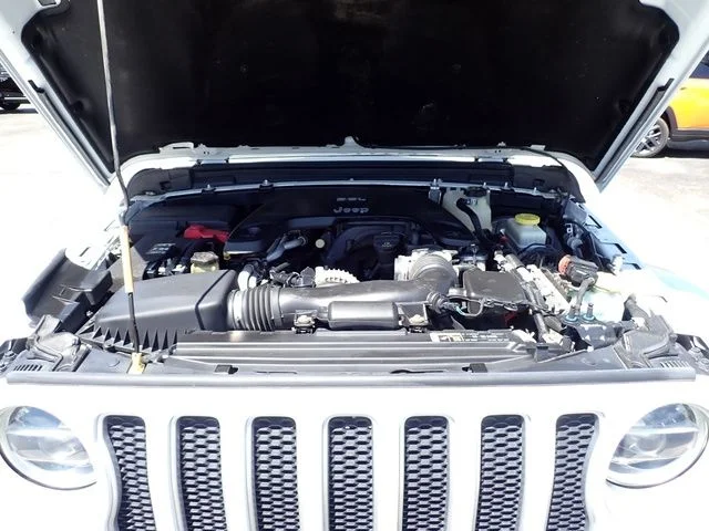 Used 2018 White Jeep Unlimited Sahara image 15