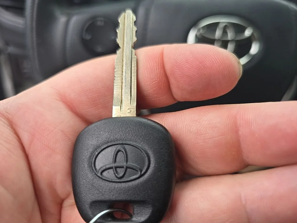 Used 2014 White Toyota L image 19