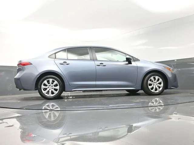 2025 Toyota Corolla LE - Photo 39