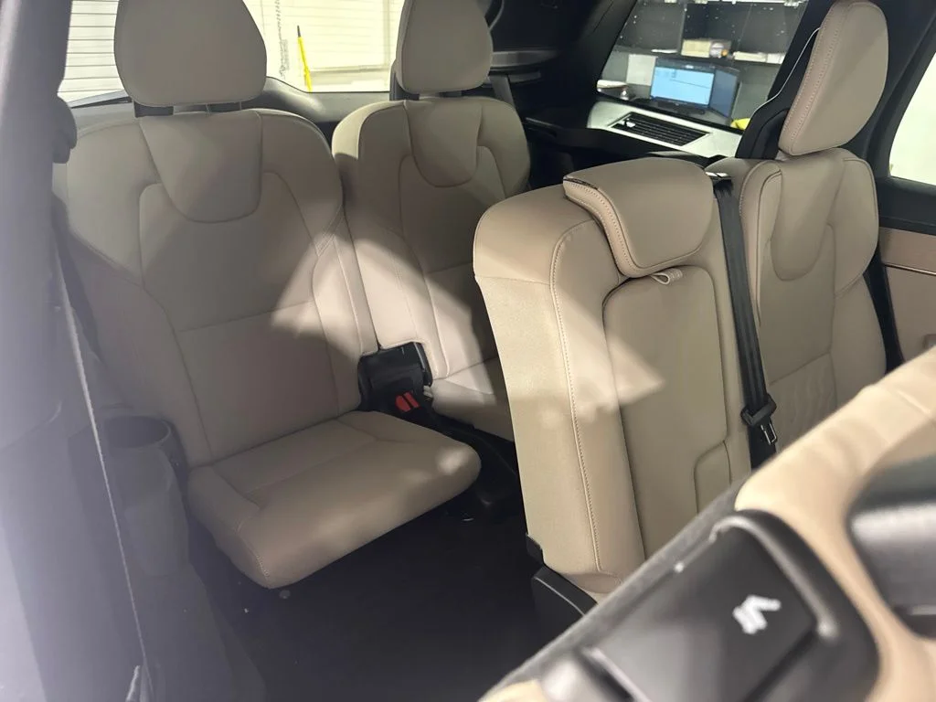 New 2026 Crystal White Pearl Volvo B6 Plus 7-Seater image 26