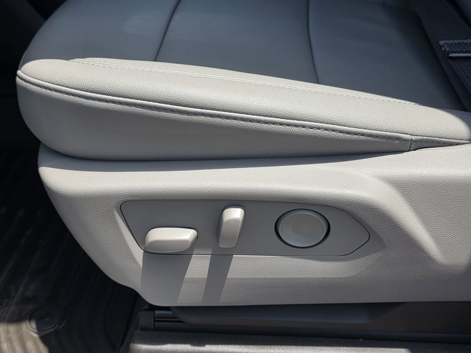 New 2026 Summit White Chevrolet LTZ image 17