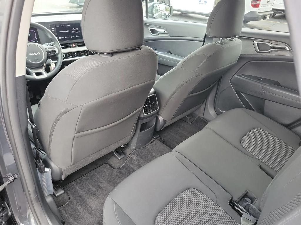 2025 Kia Sportage LX - Photo 15