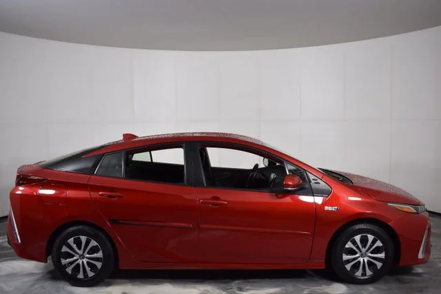 Used 2021 Red Toyota XLE image 10