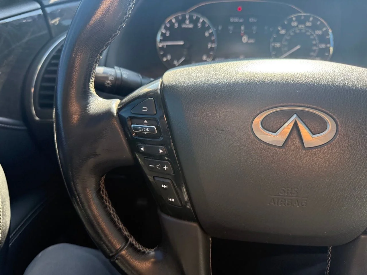 Used 2022 Moonstone White INFINITI Luxe image 17