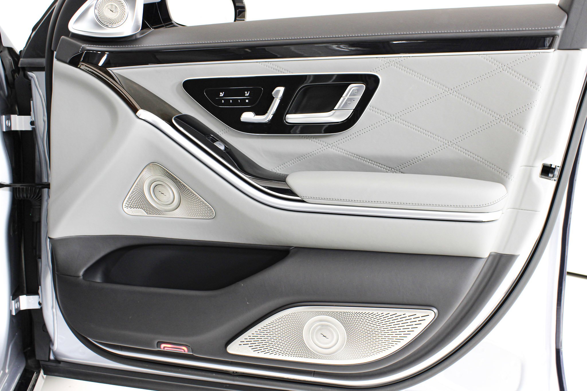 Used 2024 Blue Mercedes-Benz Maybach S 680 image 22