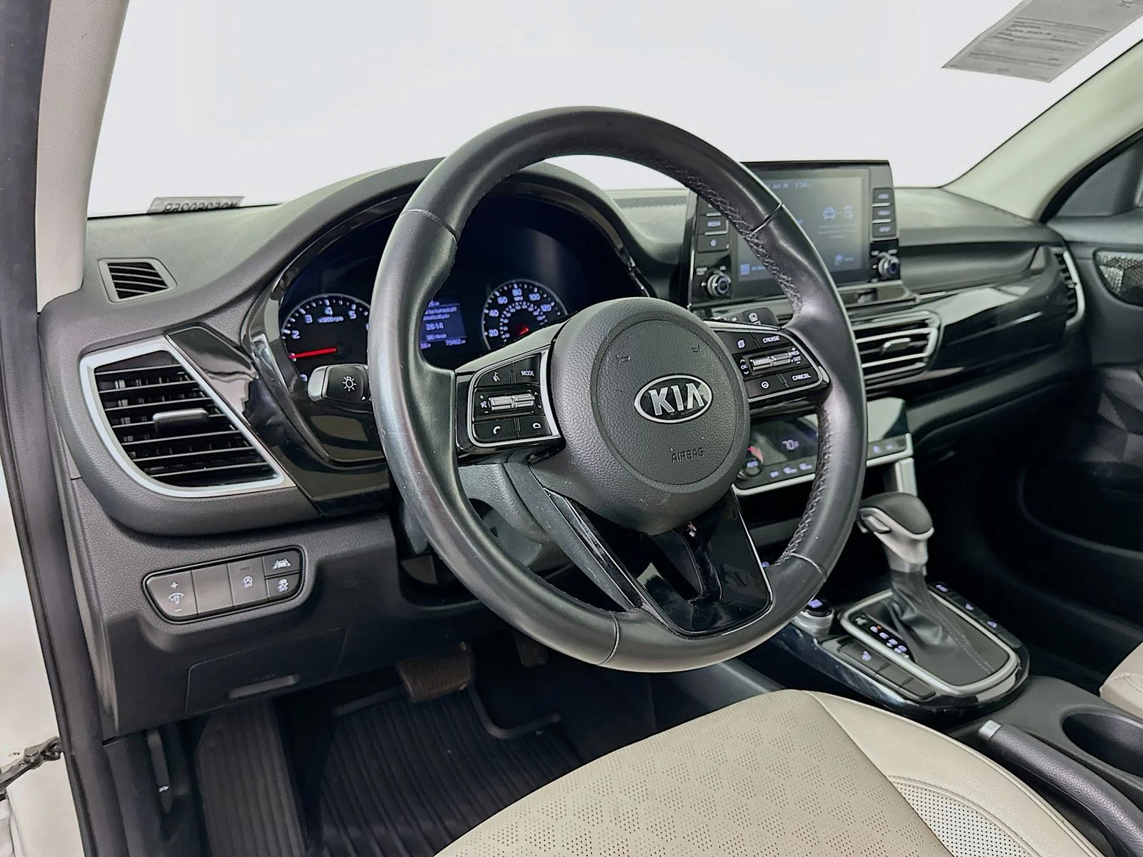 Used 2021 Snow White Pearl Kia EX image 9