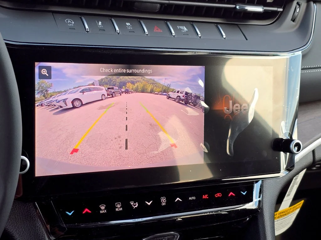 New 2027 Gray Jeep Laredo Altitude image 9