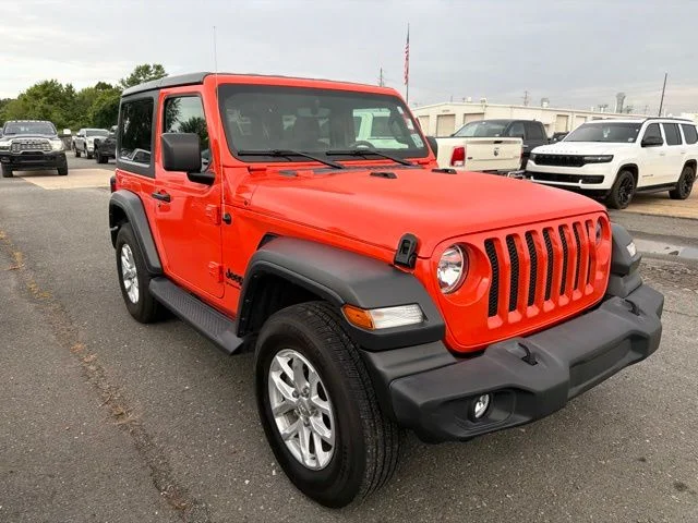 Used 2023  Jeep Sport S image 4