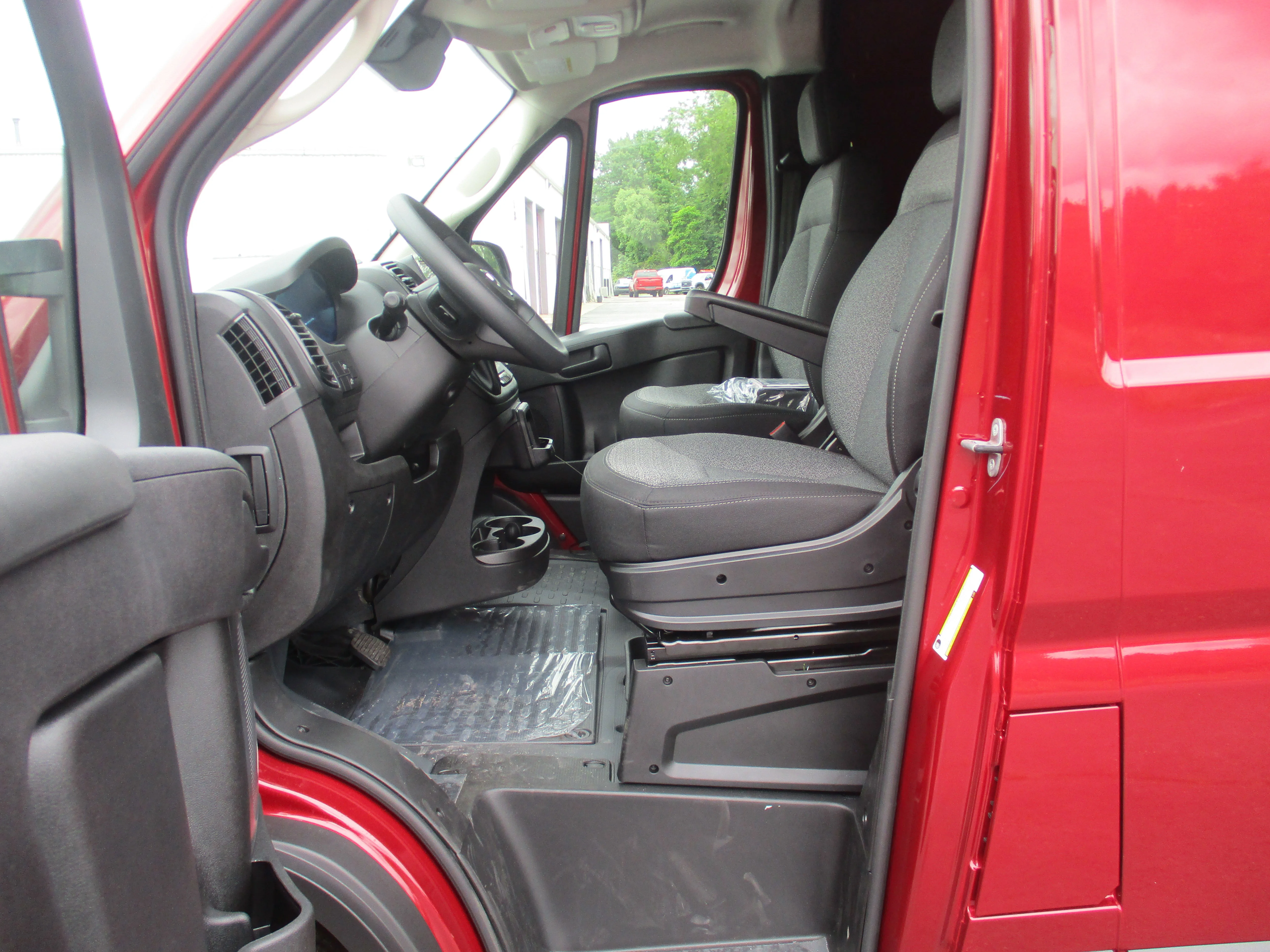New 2026 Deep Cherry Red Crystal Pearl-Coat Exterior Paint RAM Tradesman 2500 High Roof 159 WB image 39