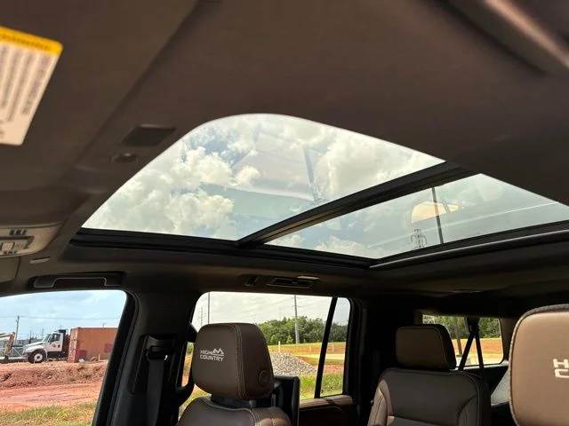 Used 2021 White Chevrolet High Country image 8