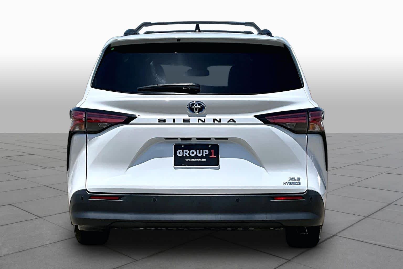 Used 2022 Wind Chill Pearl Toyota XLE image 5