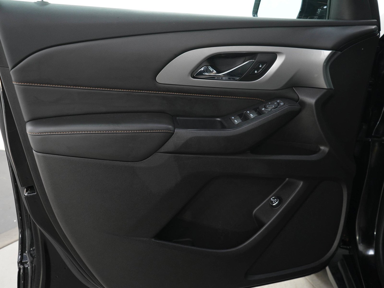 Used 2018 Mosaic Black Metallic Chevrolet Cloth w/1LT image 21