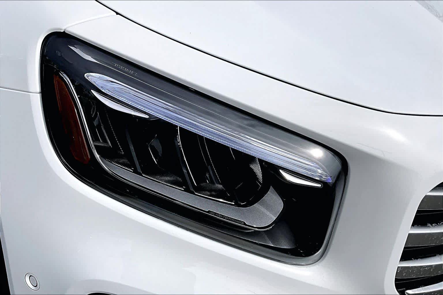 New 2026 Polar White Mercedes-Benz GLB 250 image 19