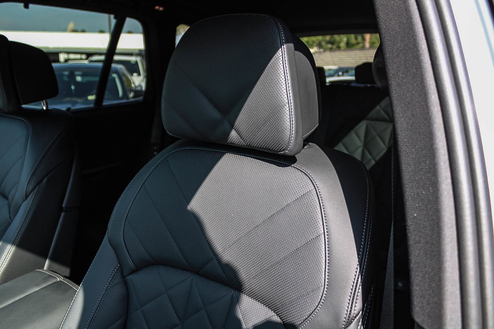 New 2026 Skyscraper Grey Metallic BMW xDrive50e image 25