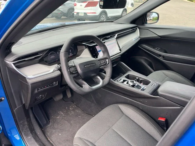Used 2026 Hydro Blue Pearlcoat Jeep Laredo image 17