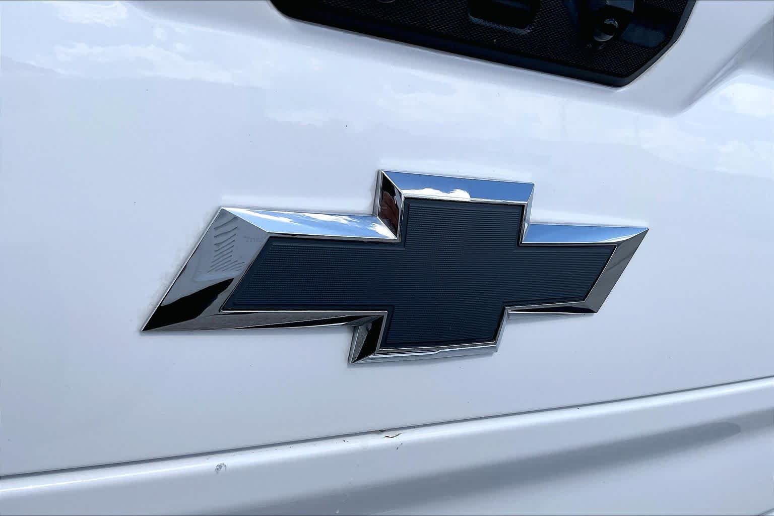 Certified Used 2025 Summit White Chevrolet LTZ image 31