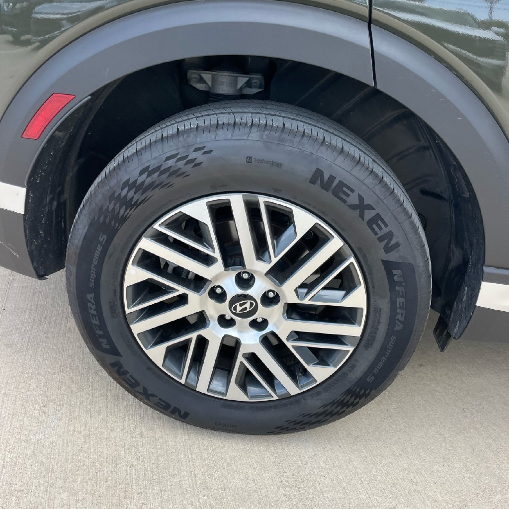 Used 2026 Black Hyundai SEL image 5