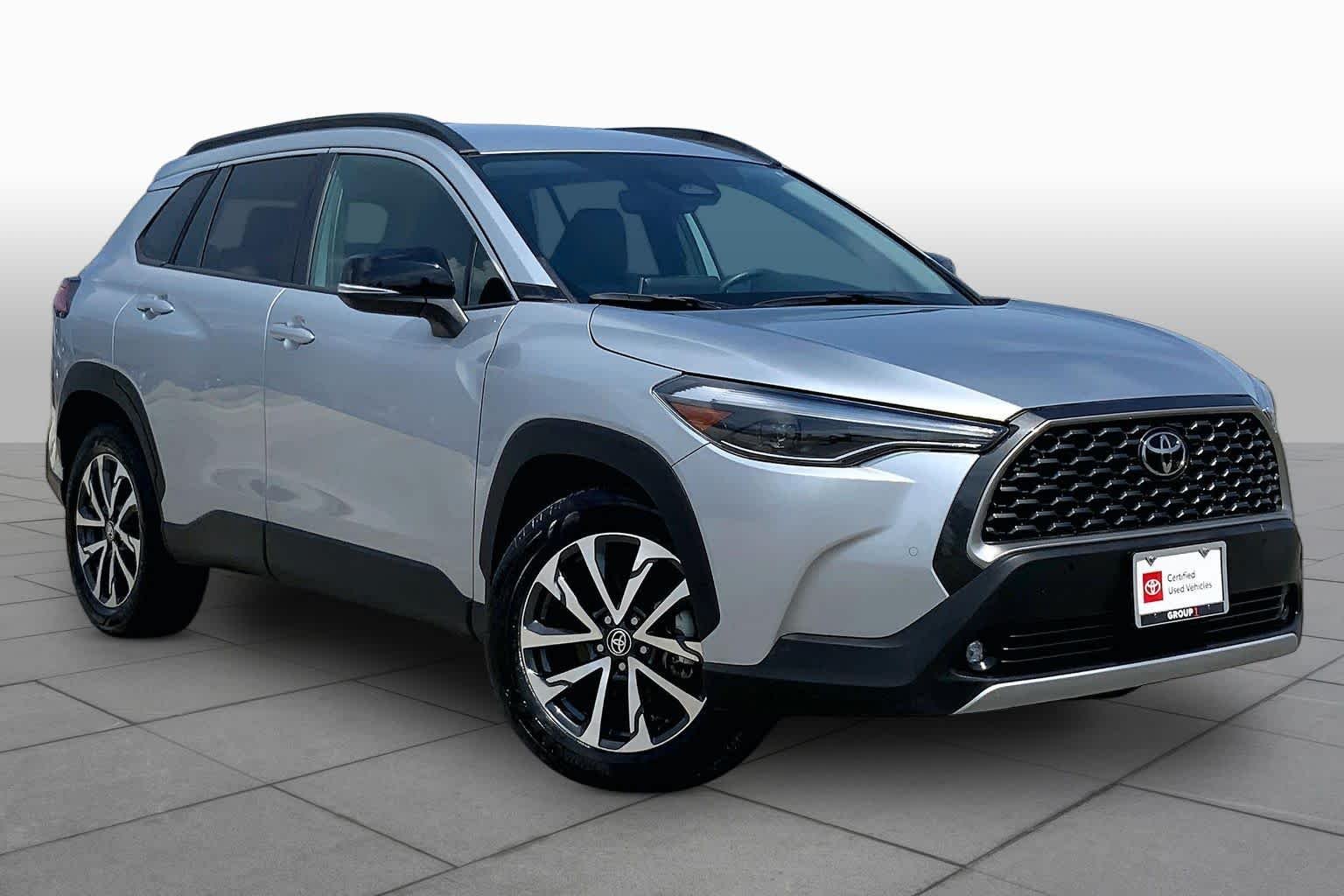 Used 2025 Sonic Silver Toyota XLE image 3