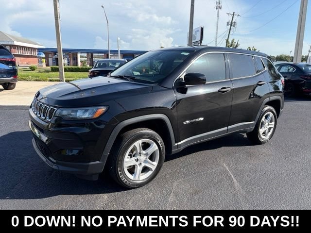 Used 2023 Diamond Black Cry Jeep Sport image 3