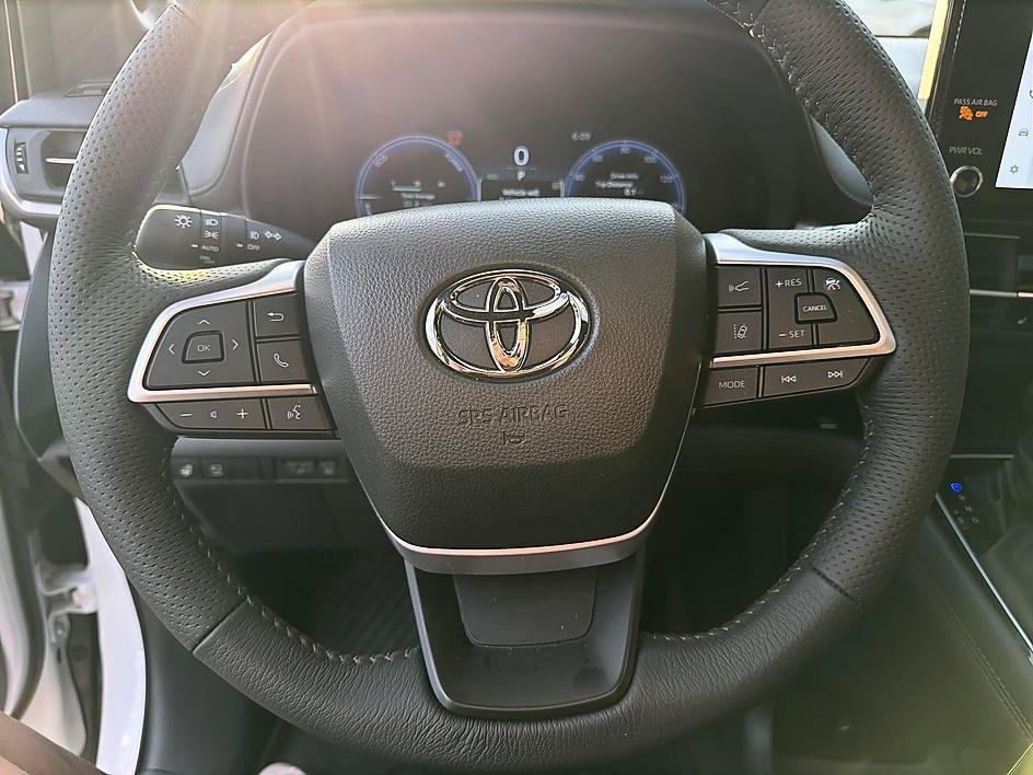 Used 2026 Wind Chill Pearl Toyota Platinum image 13