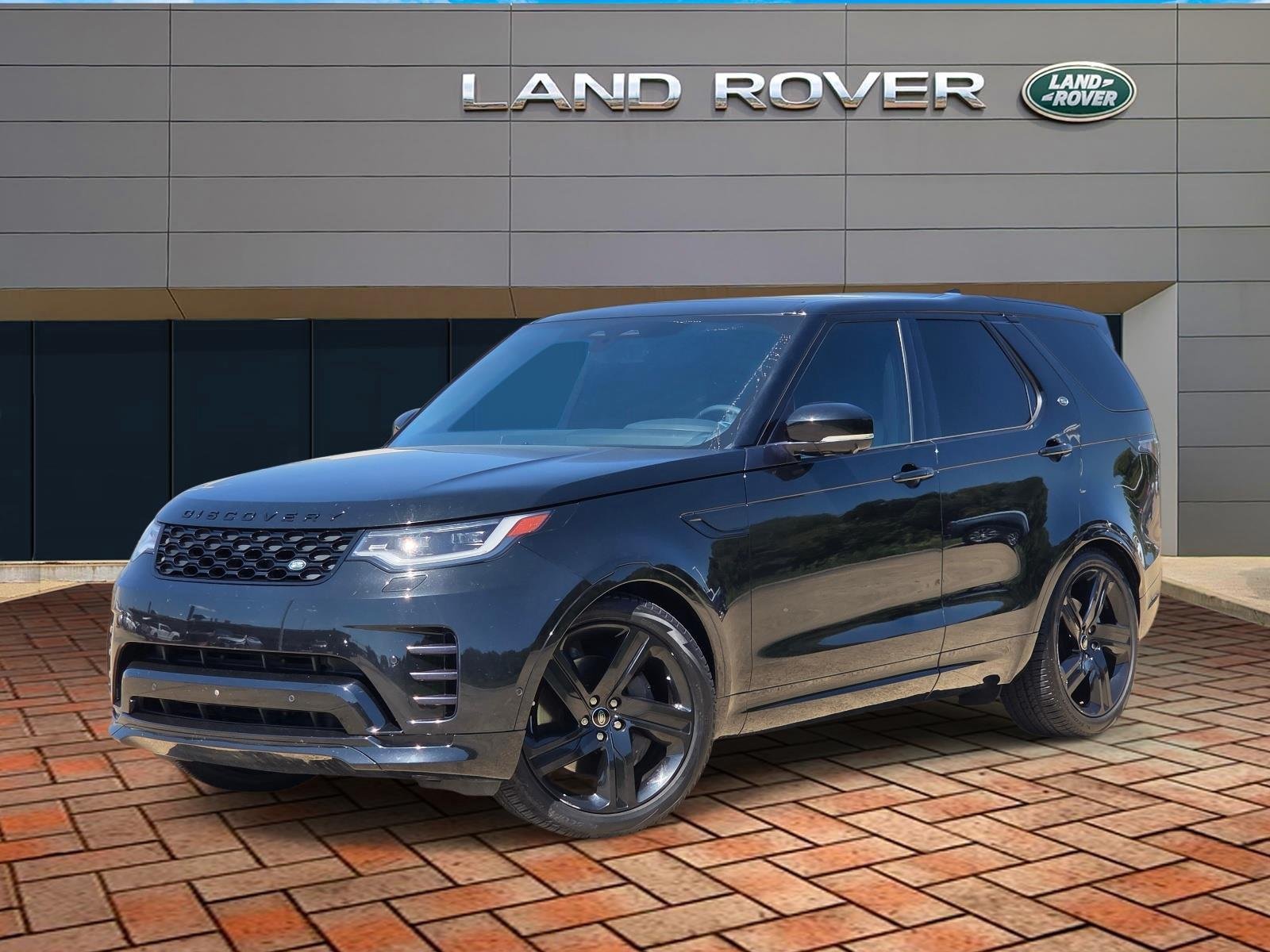 Used 2024 Santorini Black Metallic Land Rover Dynamic SE image 1