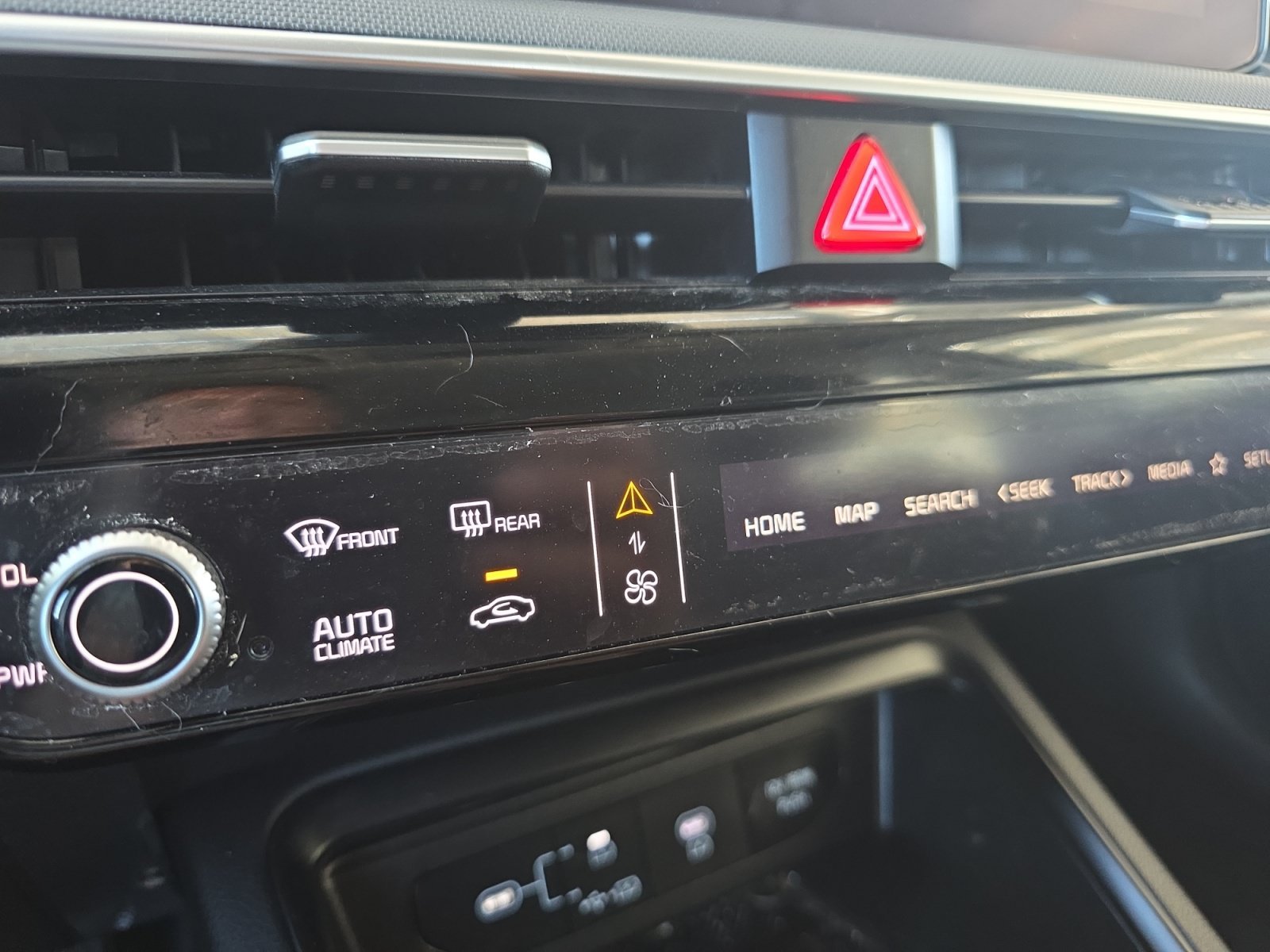 Certified Used 2025 Snow White Pearl Kia LXS image 15