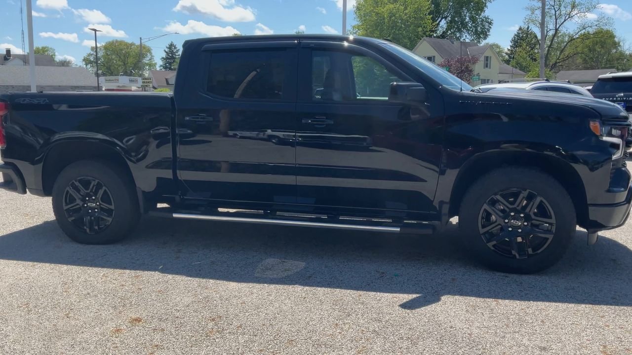 Used 2025 BLACK Chevrolet Rst image 4