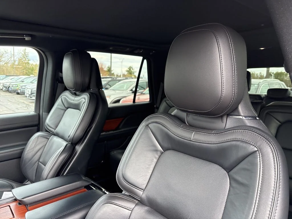 Used 2018 Burgundy Velvet Metallic Tinted Clearcoat Lincoln Select image 13