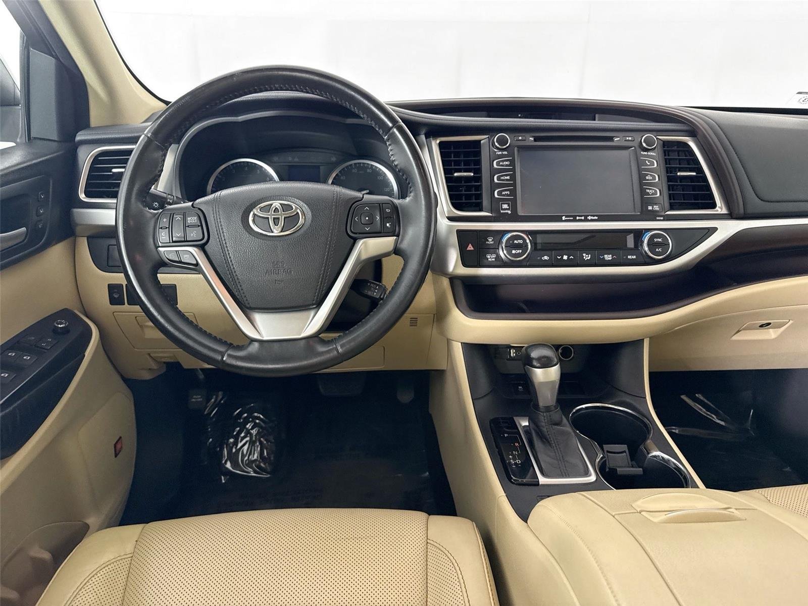 Used 2016 Blizzard Pearl Toyota Limited image 32