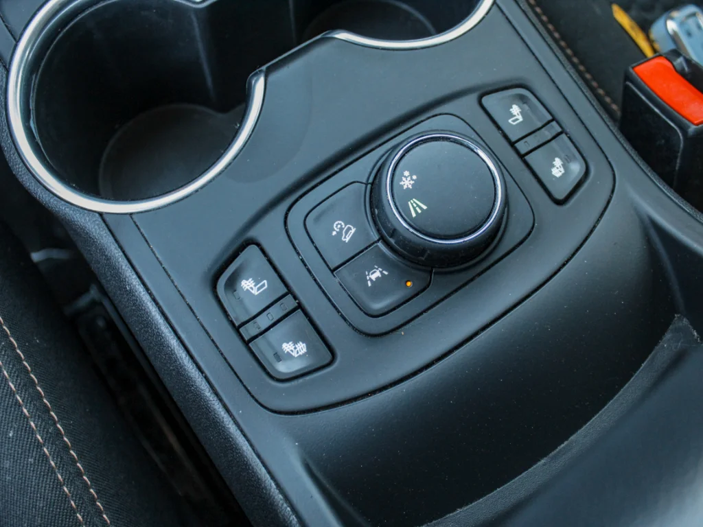 Used 2020 Quicksilver Metallic GMC SLE image 22
