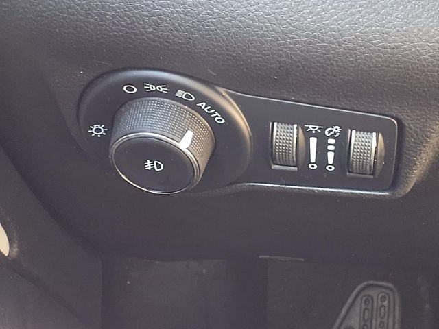 Used 2022 Silver Jeep Limited image 25
