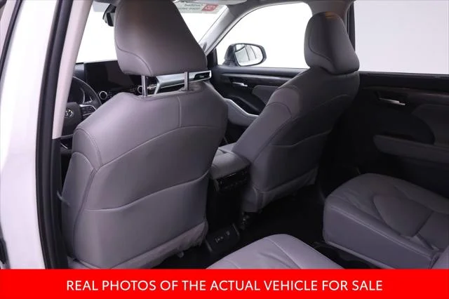 Certified Used 2026 PLATINUM WHITE PEARL MC. Toyota  image 11