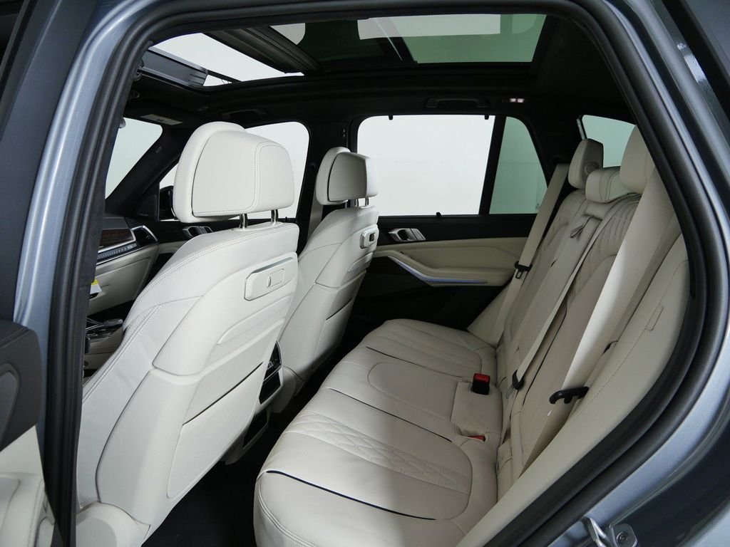 New 2026 Skyscraper Grey Metallic BMW xDrive50e image 28