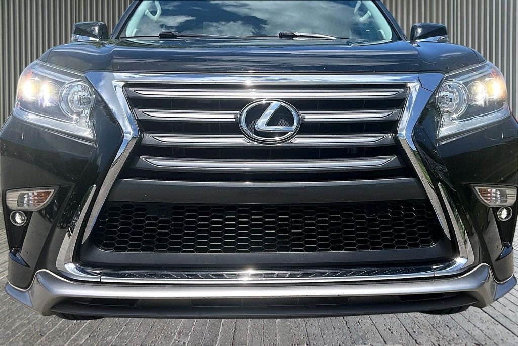 Used 2017 Black Lexus 460 image 31