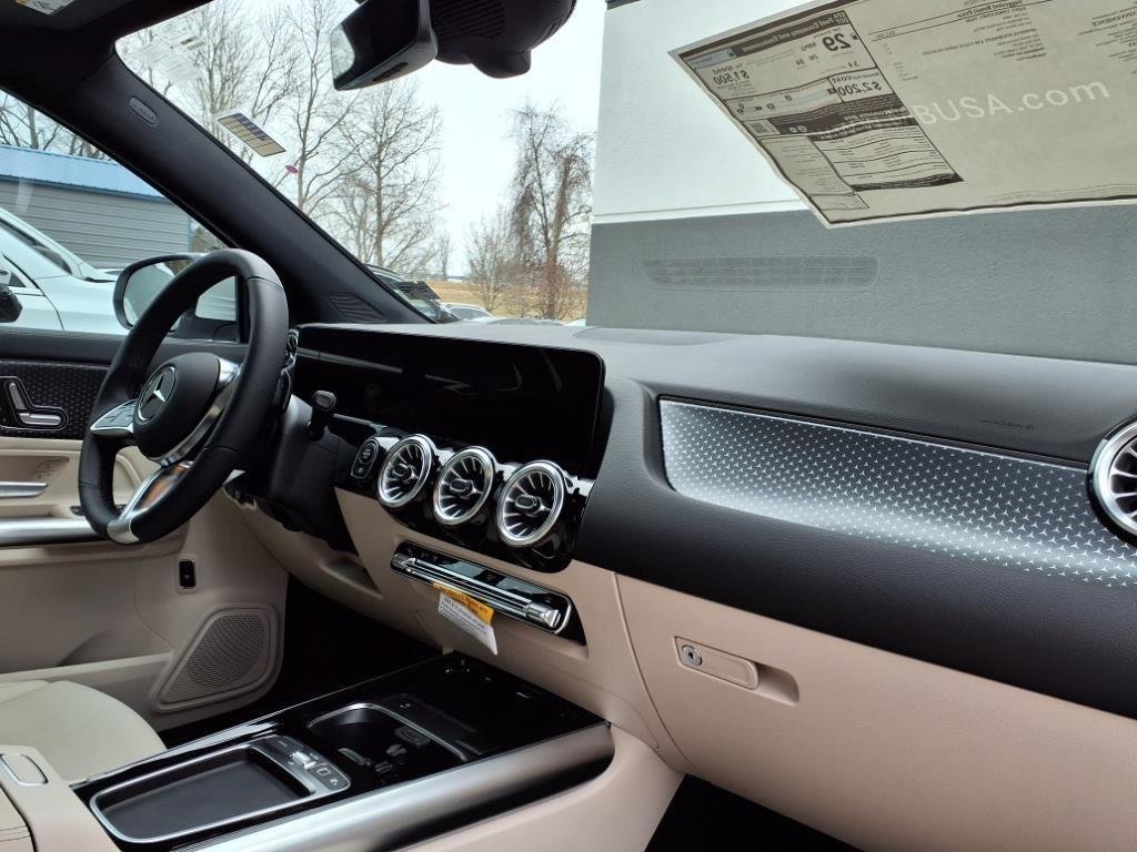 Used 2025 Polar White Mercedes-Benz GLA 250 image 9
