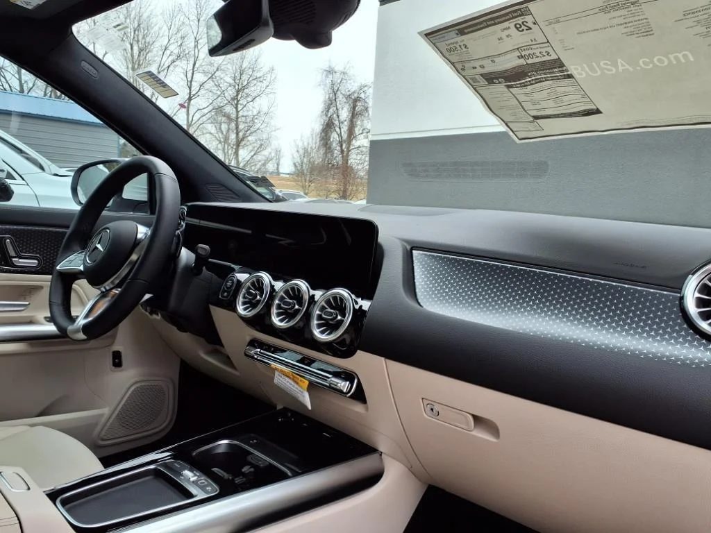 2025 Mercedes-Benz GLA GLA250 - Photo 9
