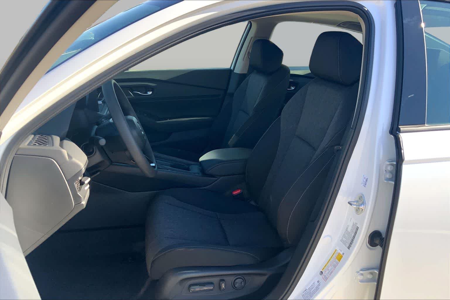 Used 2026 Platinum White Pearl Honda SE image 9