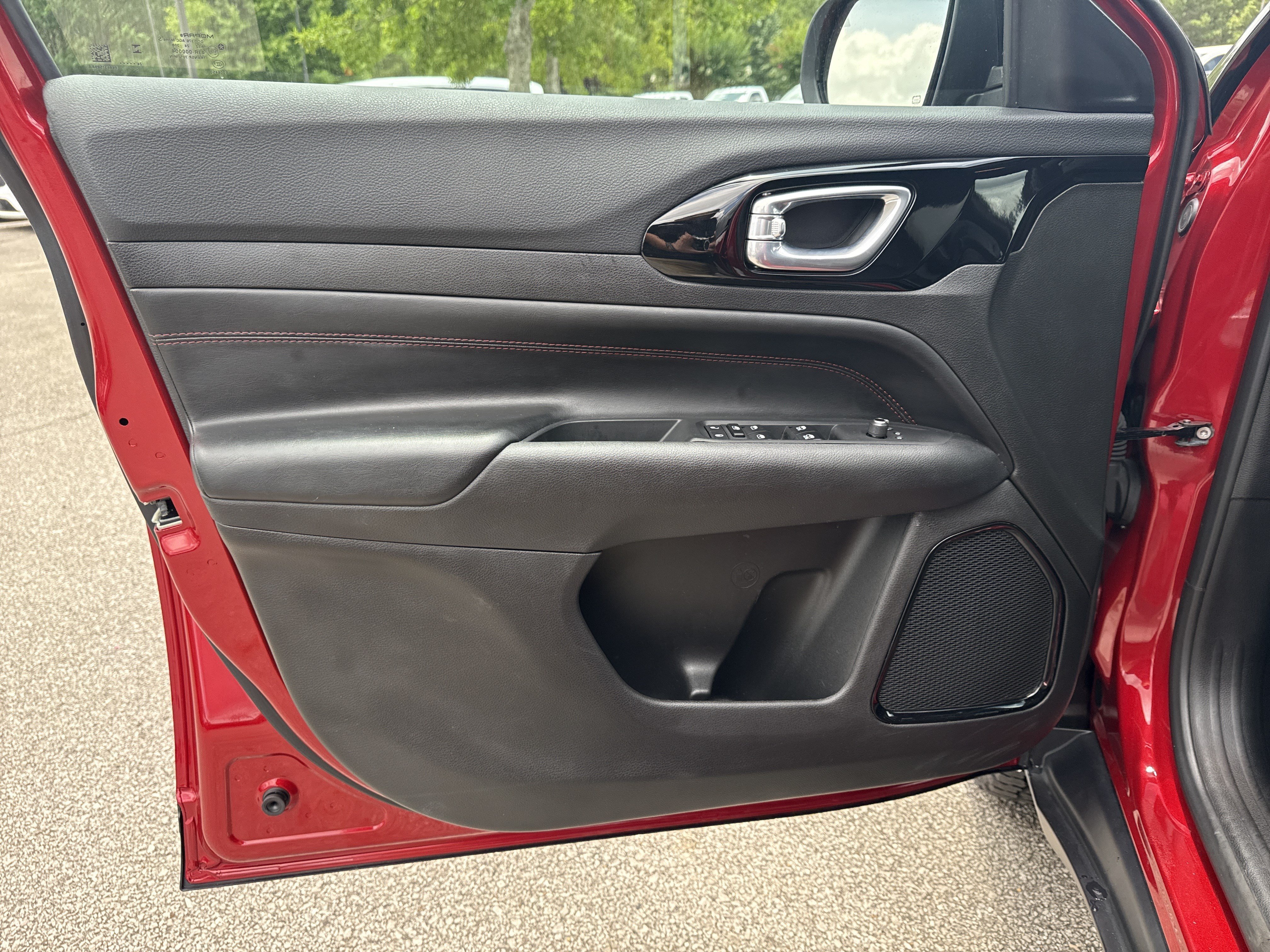Used 2025 Red Hot Pearlcoat Jeep Trailhawk image 10