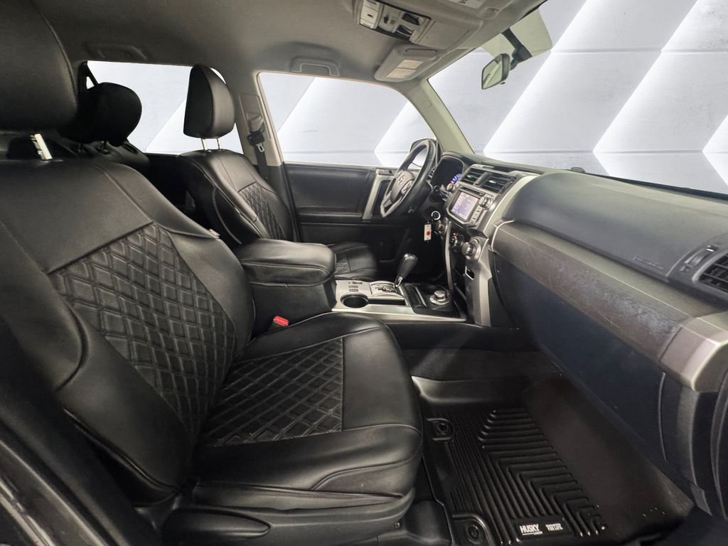 Used 2018 Gray Toyota SR5 image 13