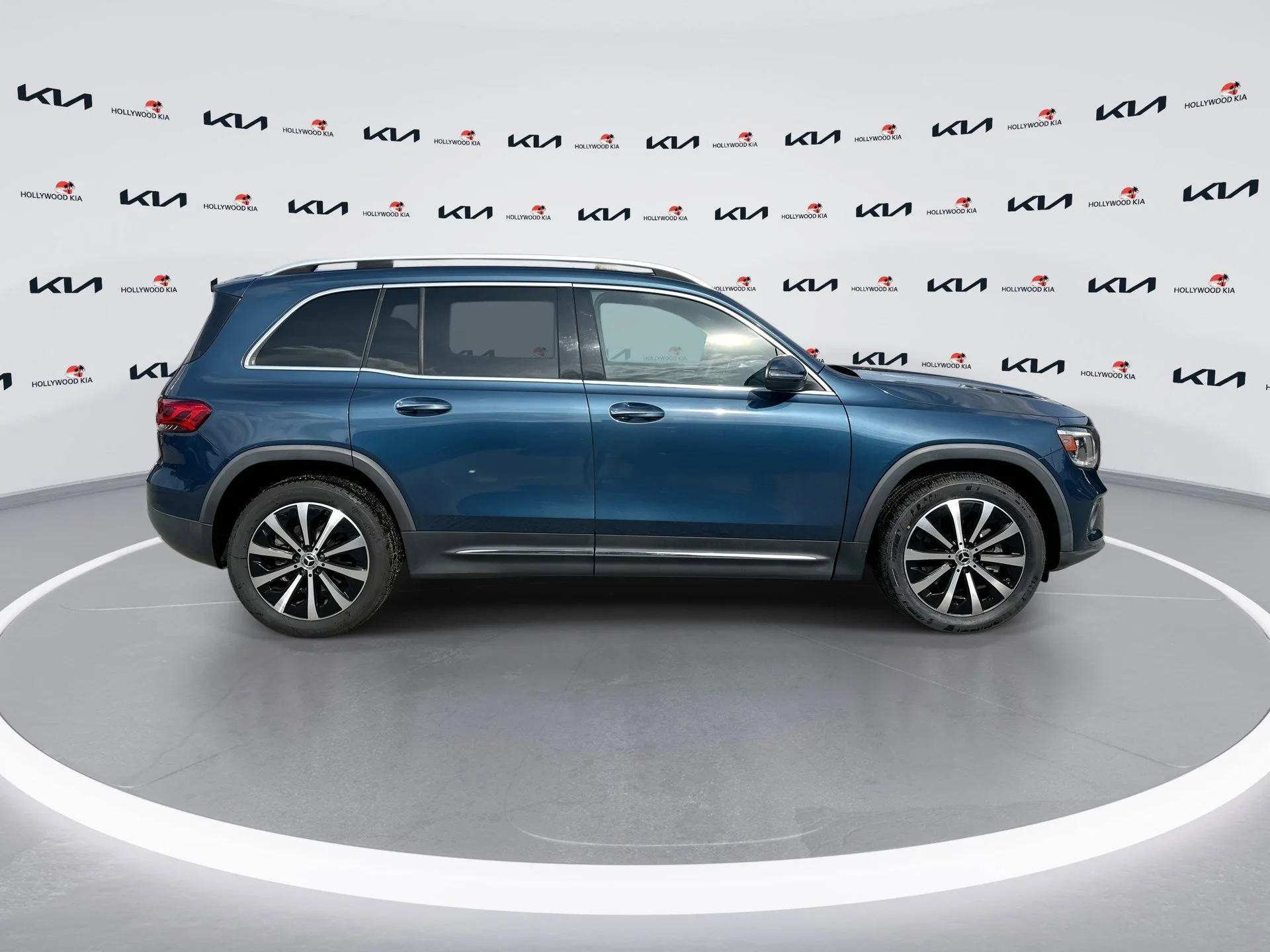 Used 2021 Denim Blue Metallic Mercedes-Benz GLB 250 image 9