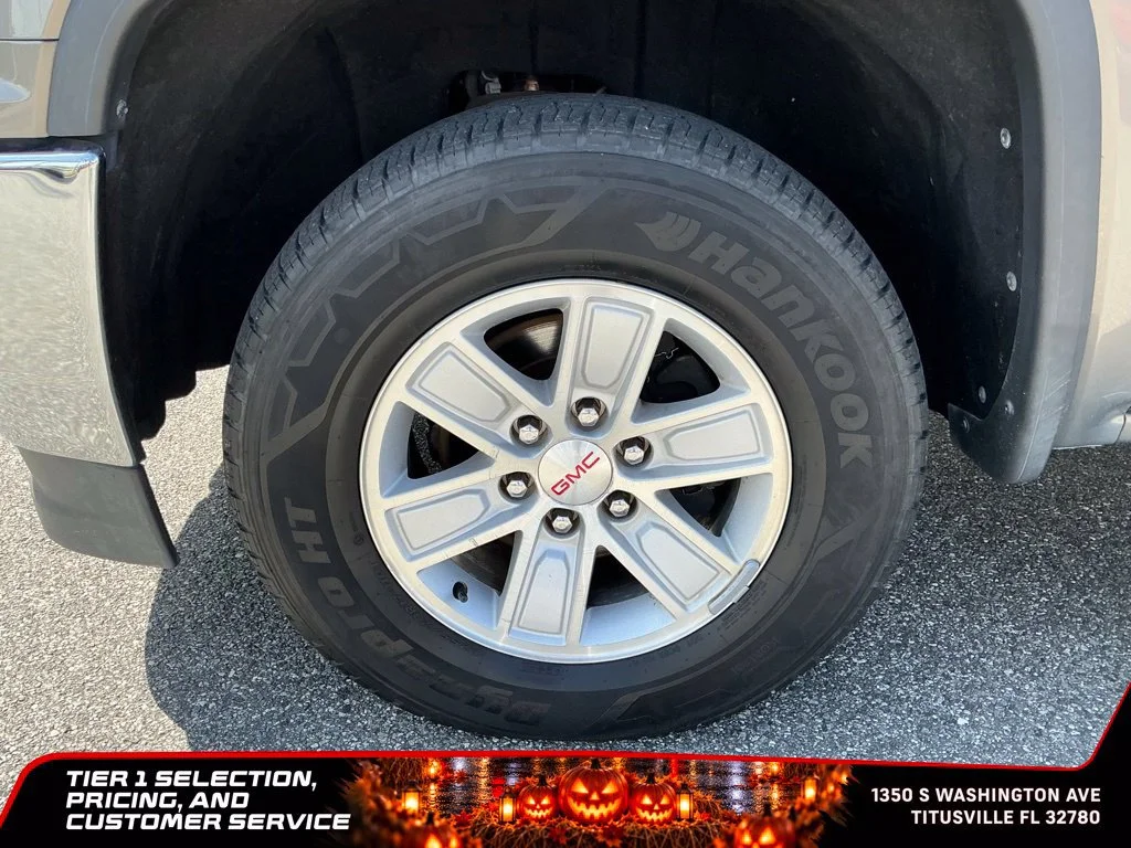 Used 2017 PEPPERDUST METALLIC GMC SLE image 23