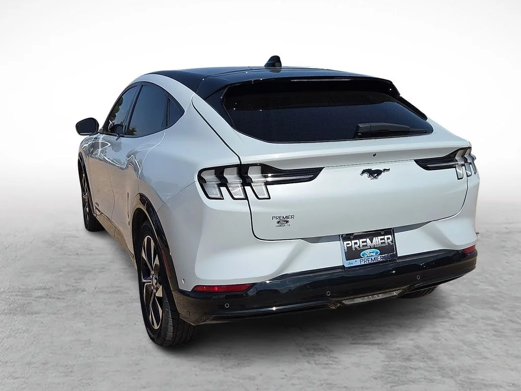 Used 2022 White Ford Premium image 8