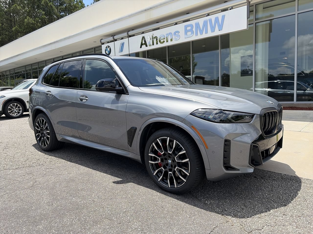 New 2026 Skyscraper Grey Metallic BMW M60i image 2